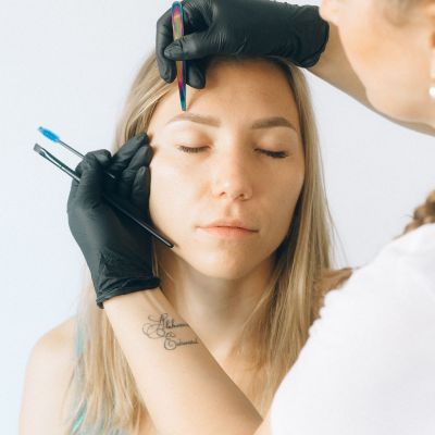 Microblading des sourcils retouche comprise