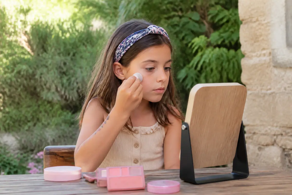 Maquillage petite fille : formules saines et kits Made in France